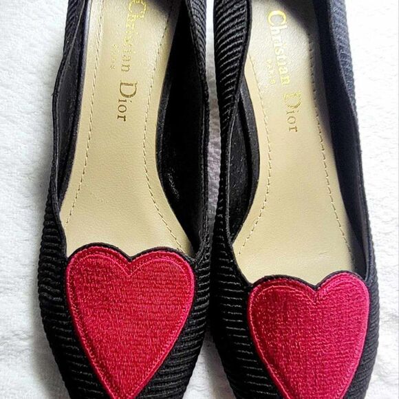 CHRISTIAN DIOR Size 39D Suede pump black heart accent - Picture 9 of 9